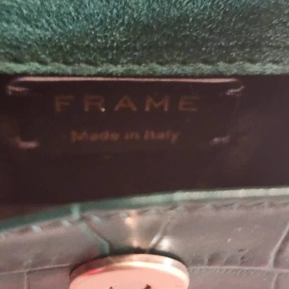 FRAME Emerald Croc AirPods Case - Picture 8 of 11